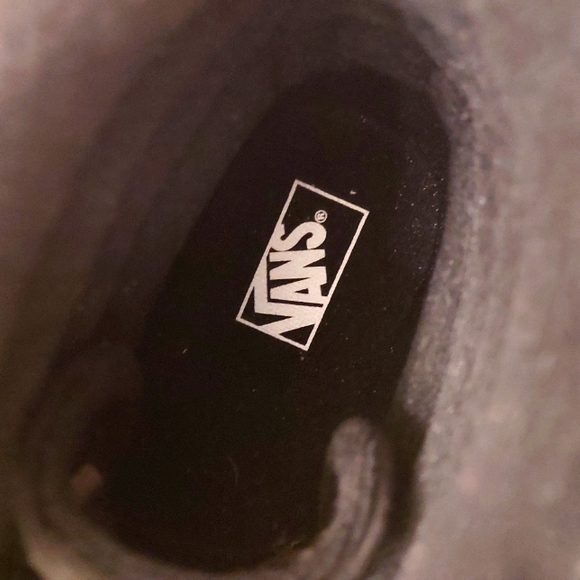 VANS: Hightop Garden Floral Sneaker. NWB. - Picture 7 of 9